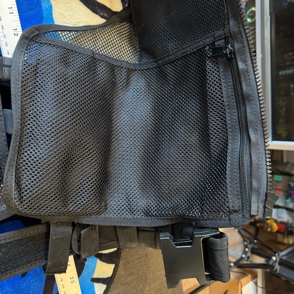 YAKEDA Black Tactical Vest Outdoor Ultra-Light Breathable One Size - Picture 5 of 7